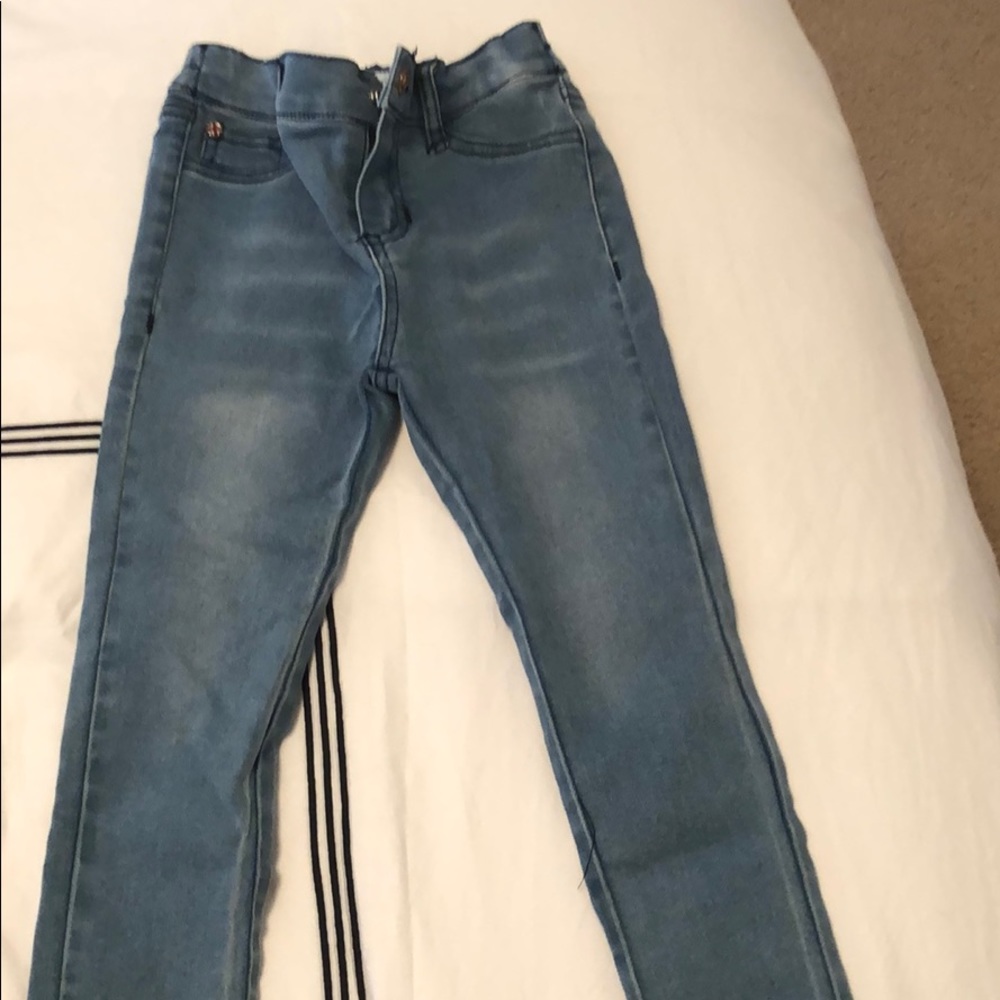 Girls blue jeans Hudson size 4 great shape.